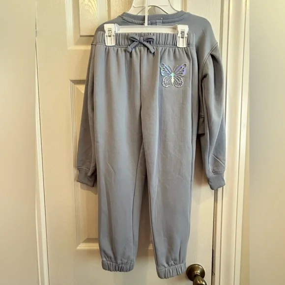 Btween Blue Butterfly Sweatshirt and Joggers Set with Hairclip 🦋 - Picture 8 of 10